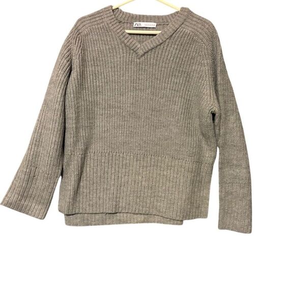 Zara Women's Gray V-Neck Pullover Sweater Size M Long Sleeve Casual - Picture 1 of 9